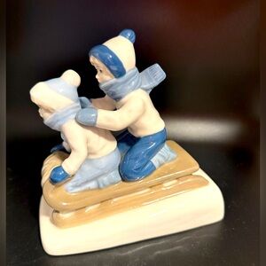 Paul Sebastian Figure Children's Sled Ride Porcelana Cuernavaca MI Mexico 1992.